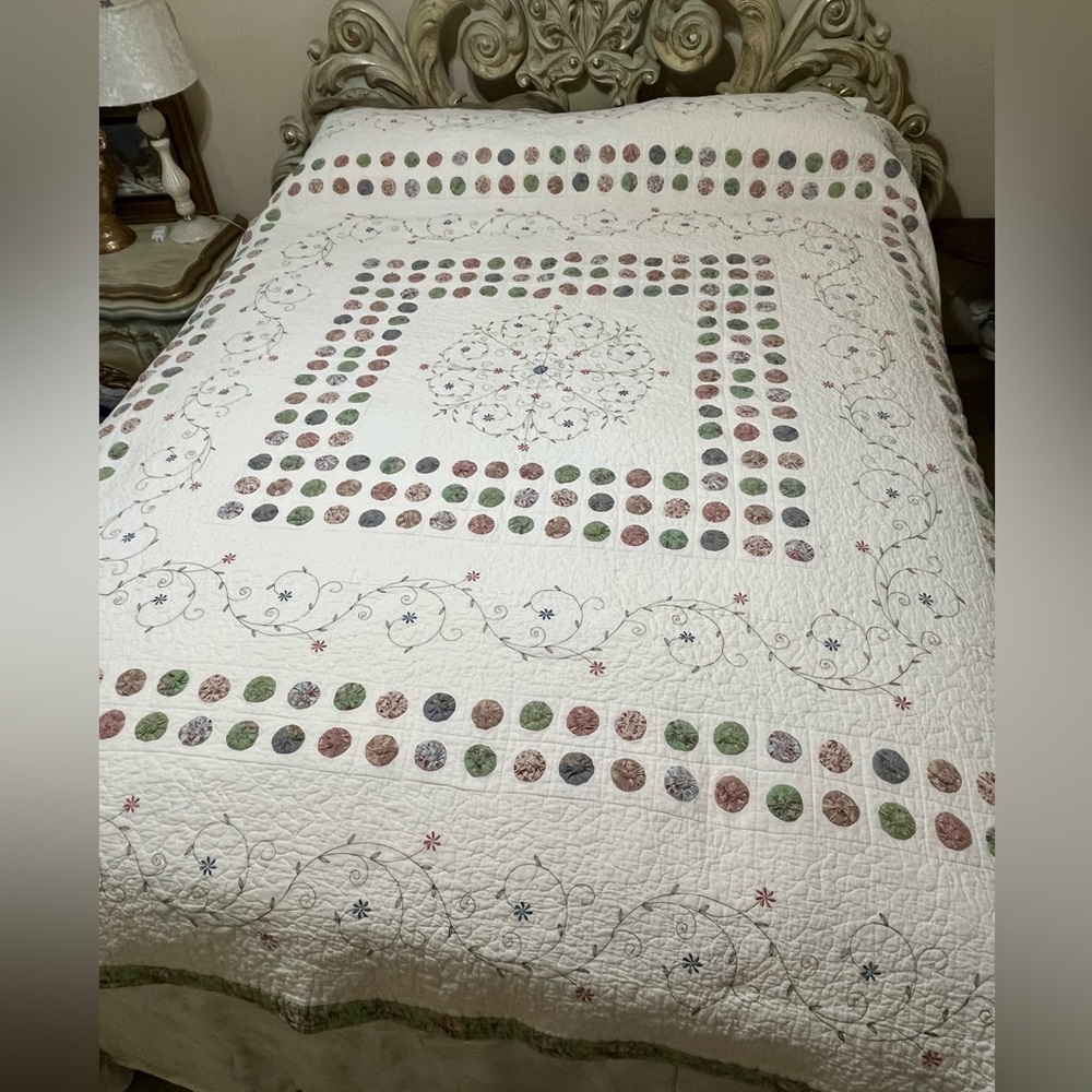 YO YO QUILT, SUFFOLK PUFF QUILT, NOSTALGIC HOME FASHIONS, QUEEN SIZE - Picture 4 of 11
